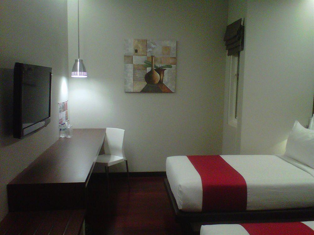 Hotel Neo Gubeng By Aston Surabaja Zewnętrze zdjęcie