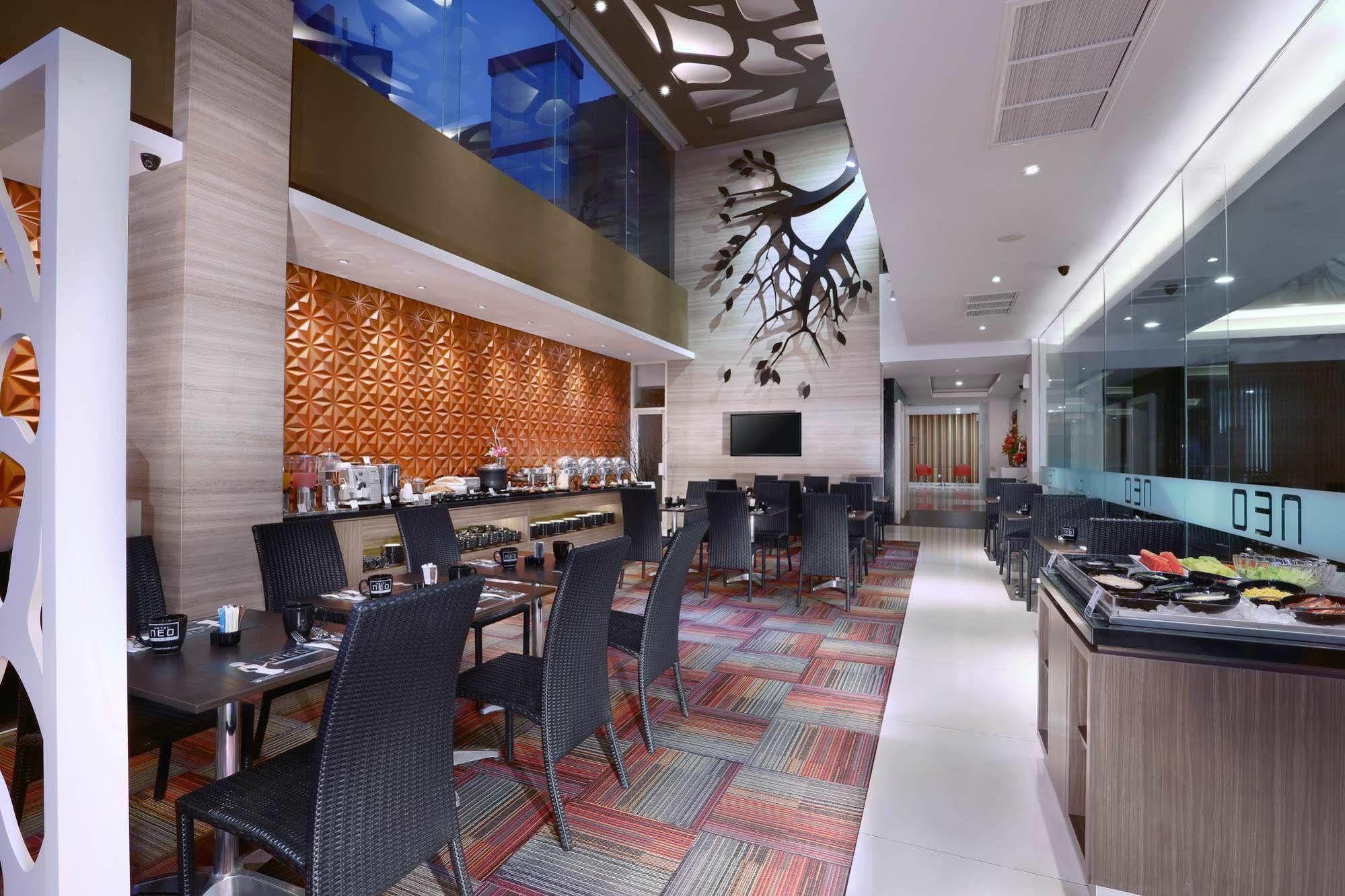 Hotel Neo Gubeng By Aston Surabaja Zewnętrze zdjęcie